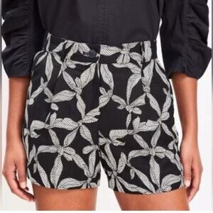 LOFT flouncy shorts, sz 10, black and tan bow floral.Linen blend. Elastic back.